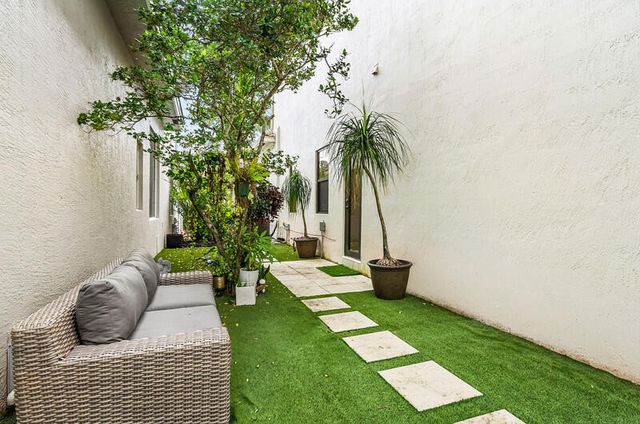 17545 Middlebrook Way, Boca Raton, FL 33496