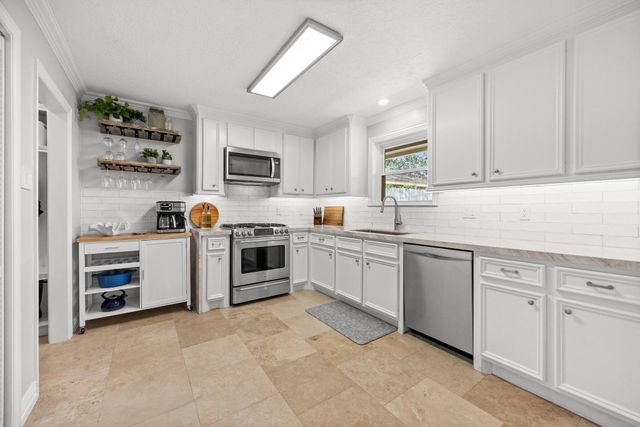 6546 Lindyann Lane, Houston, TX 77008