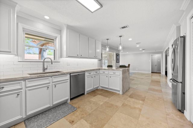 6546 Lindyann Lane, Houston, TX 77008