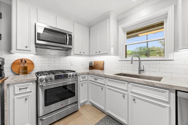 6546 Lindyann Lane, Houston, TX 77008