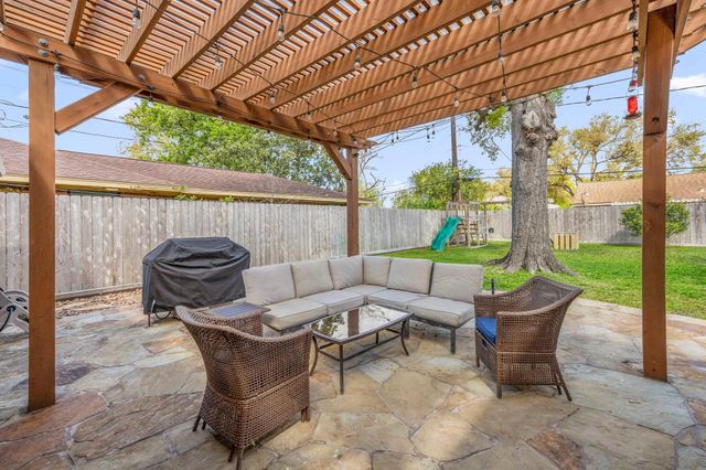 6546 Lindyann Lane, Houston, TX 77008