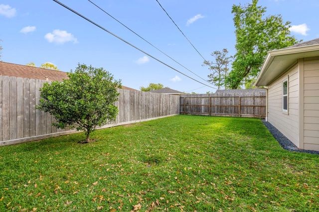 6546 Lindyann Lane, Houston, TX 77008