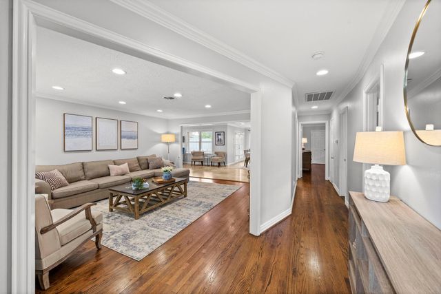 6546 Lindyann Lane, Houston, TX 77008