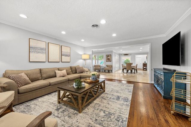 6546 Lindyann Lane, Houston, TX 77008