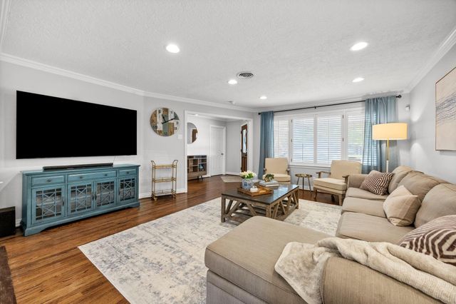 6546 Lindyann Lane, Houston, TX 77008