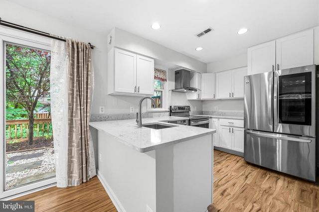 6001 RABBIT HILL CT, Centreville, VA 20121