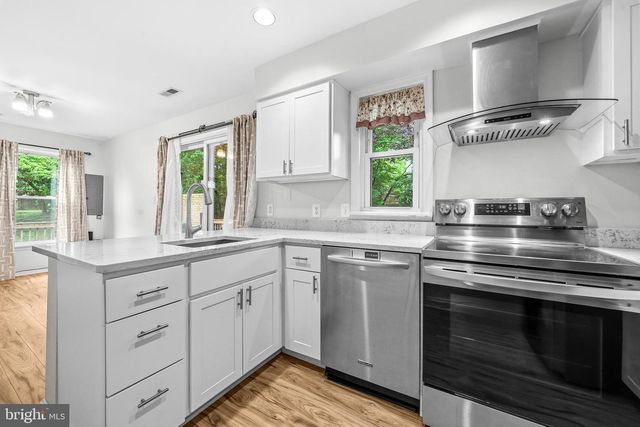6001 RABBIT HILL CT, Centreville, VA 20121