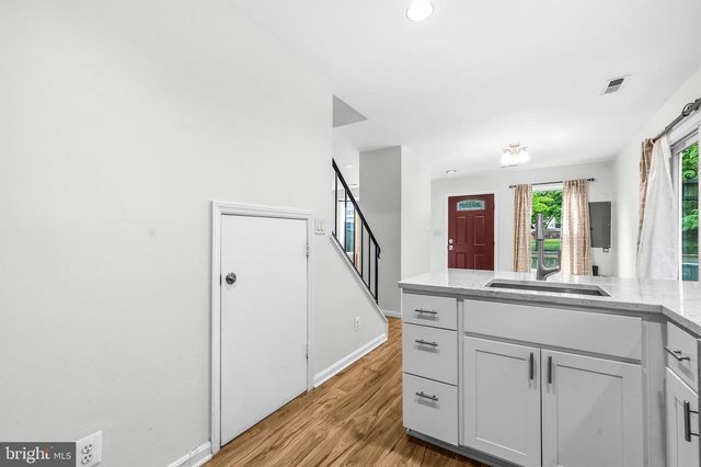 6001 RABBIT HILL CT, Centreville, VA 20121