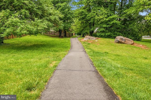 6001 RABBIT HILL CT, Centreville, VA 20121