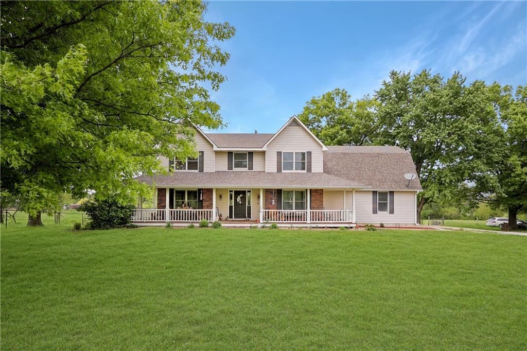 25002 E Twin Pines Drive, Harrisonville, MO 64701