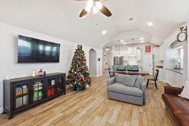 8809 Lavon Lane, Denton, TX 76226