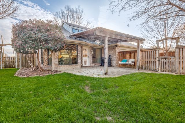 2037 Espinosa Drive, Carrollton, TX 75010