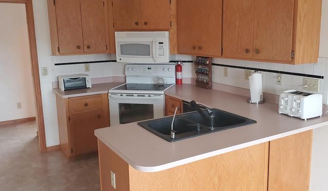 8130 Forest View ROAD, Kewaskum, WI 53040