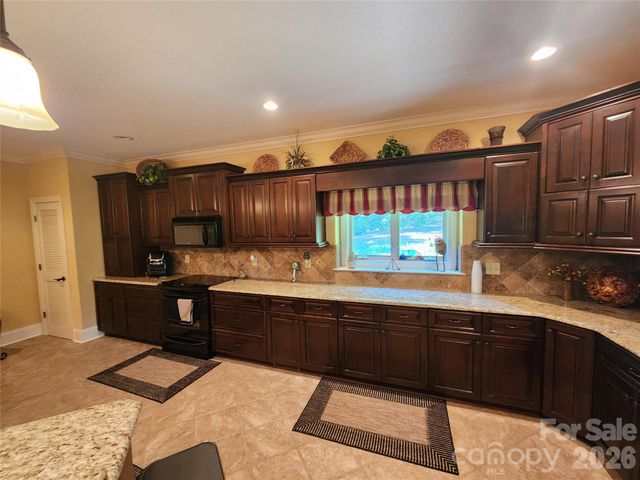 124 Huntington Road, Lake Lure, NC 28746