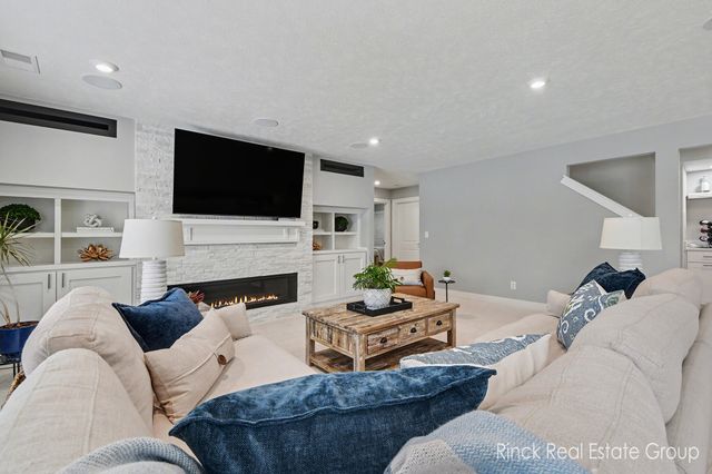 3076 Brayridge Drive, Jenison, MI 49428