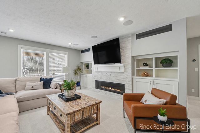 3076 Brayridge Drive, Jenison, MI 49428