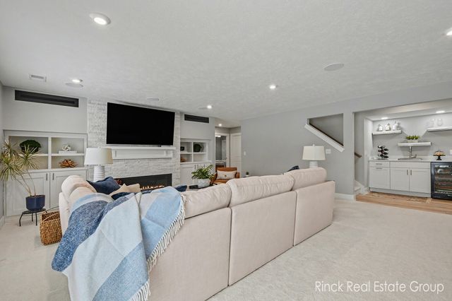 3076 Brayridge Drive, Jenison, MI 49428