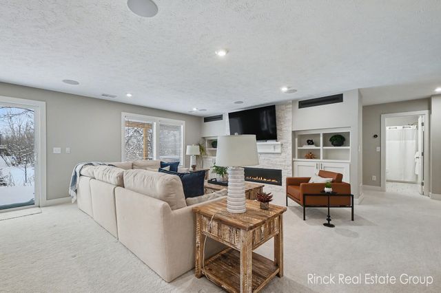 3076 Brayridge Drive, Jenison, MI 49428