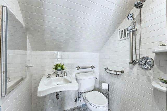 1337 W Wayne Street, Fort Wayne, IN 46802