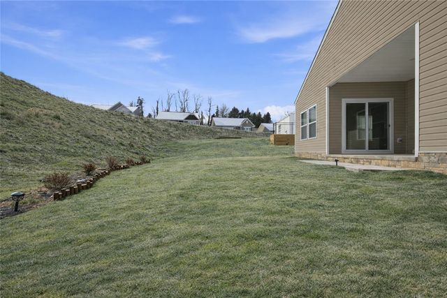 141 Deana Dr, Robinson Twp, PA 15136