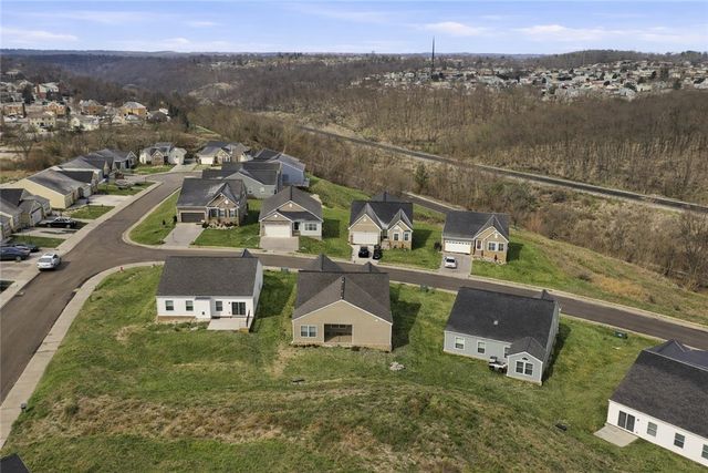 141 Deana Dr, Robinson Twp, PA 15136