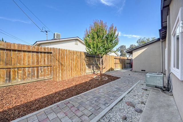 8449 Butternut Dr, Citrus Heights, CA 95621
