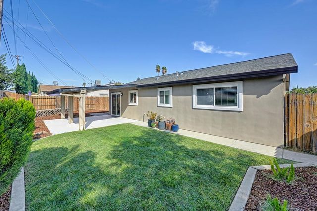8449 Butternut Dr, Citrus Heights, CA 95621