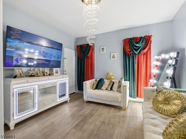 31 Dover St, Paterson City, NJ 07501