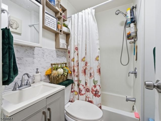 31 Dover St, Paterson City, NJ 07501