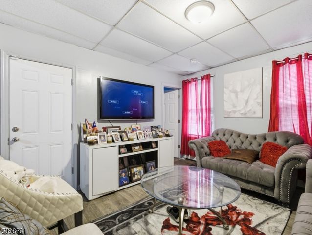 31 Dover St, Paterson City, NJ 07501