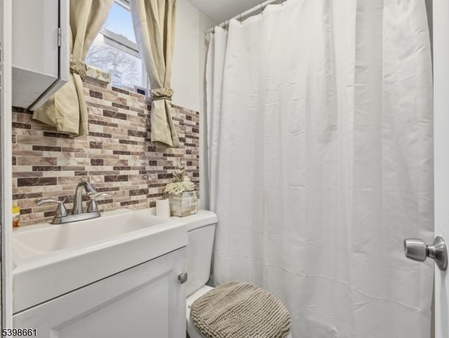 31 Dover St, Paterson City, NJ 07501