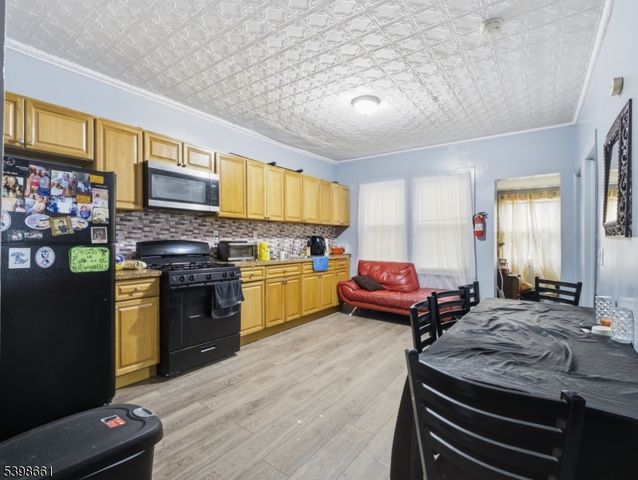 31 Dover St, Paterson City, NJ 07501