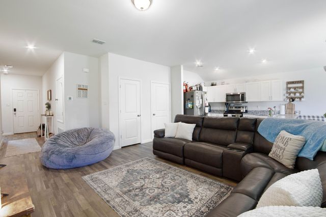 920 Avagail Avenue, Springtown, TX 76082