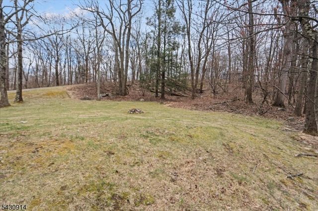 3 Cold Spring Dr, Vernon Twp., NJ 07422