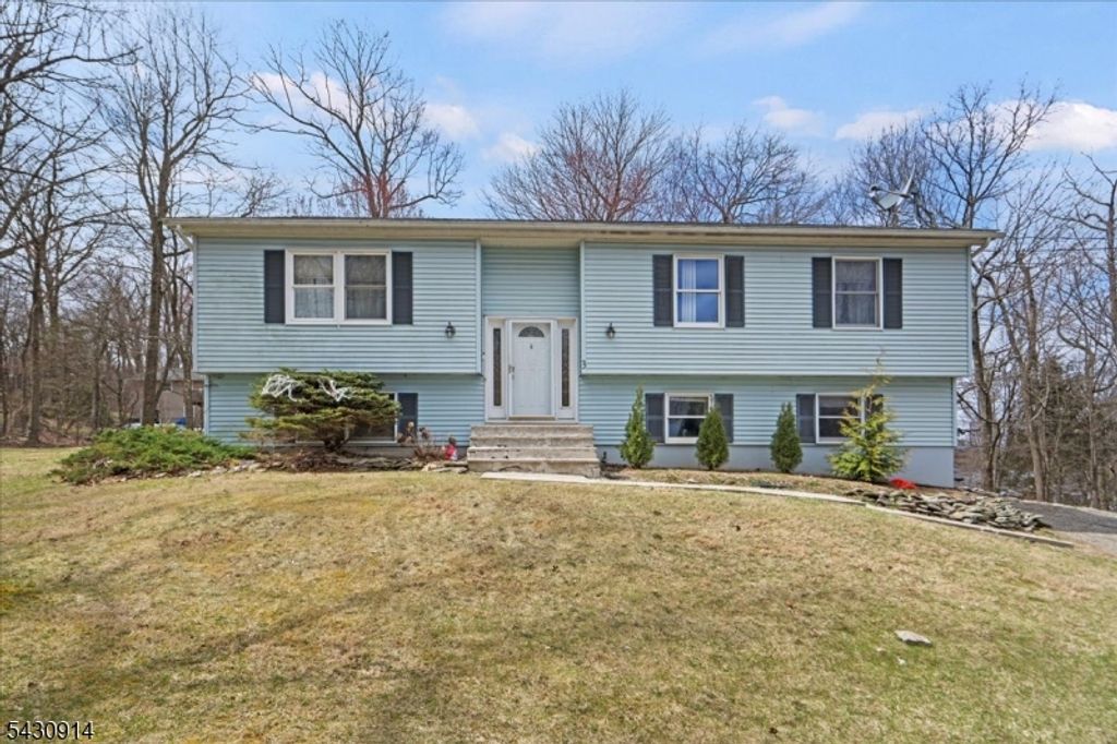 3 Cold Spring Dr, Vernon Twp., NJ 07422