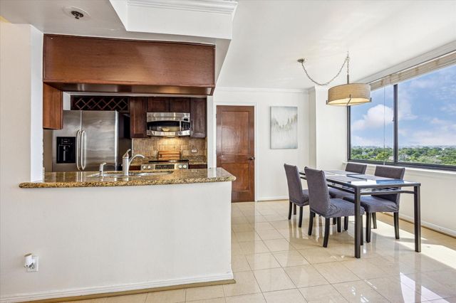 3525 Sage Road 1010, Houston, TX 77056