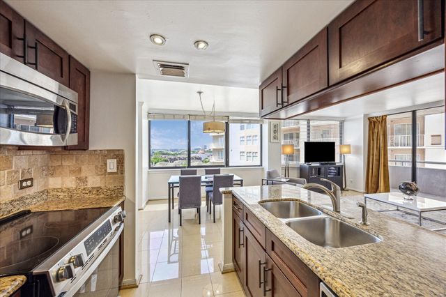 3525 Sage Road 1010, Houston, TX 77056