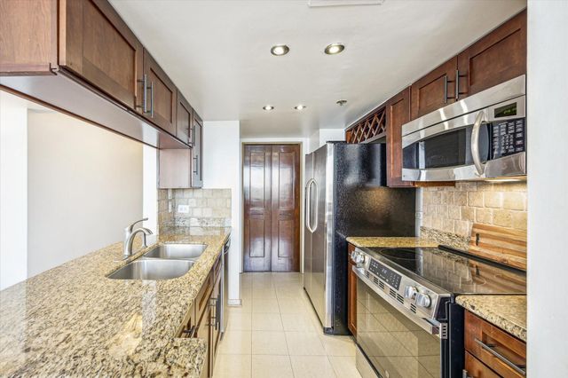 3525 Sage Road 1010, Houston, TX 77056