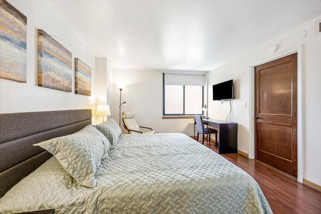 3525 Sage Road 1010, Houston, TX 77056