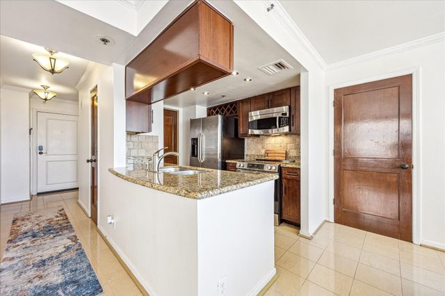 3525 Sage Road 1010, Houston, TX 77056