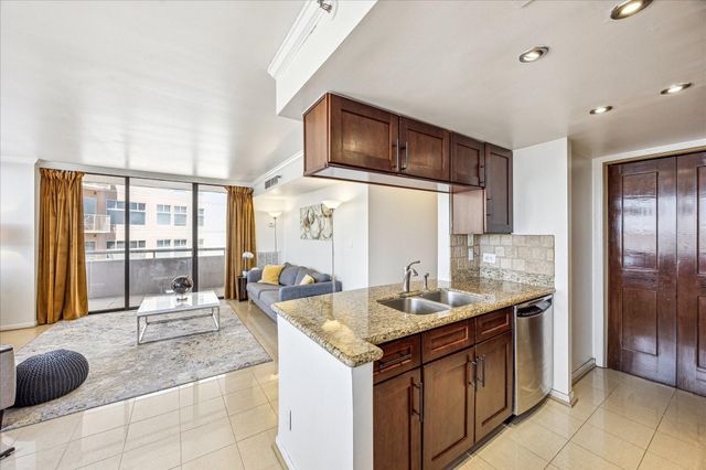 3525 Sage Road 1010, Houston, TX 77056