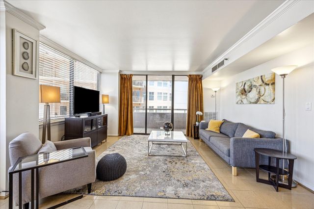 3525 Sage Road 1010, Houston, TX 77056