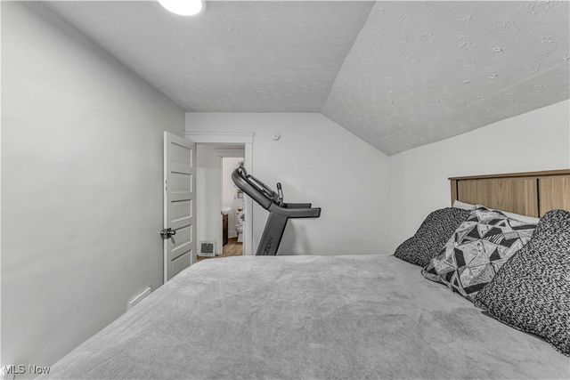 6016 Madison Avenue, Cleveland, OH 44102