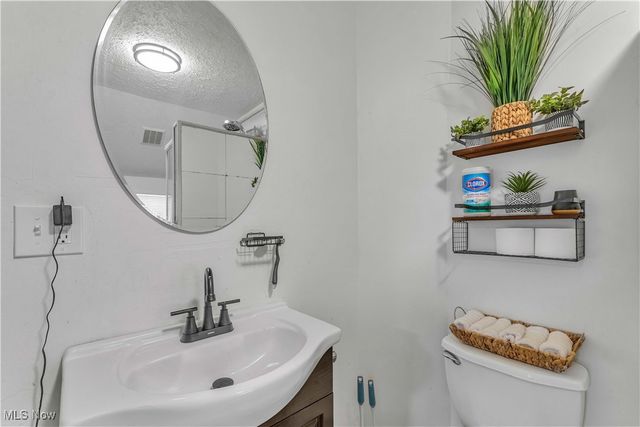 6016 Madison Avenue, Cleveland, OH 44102