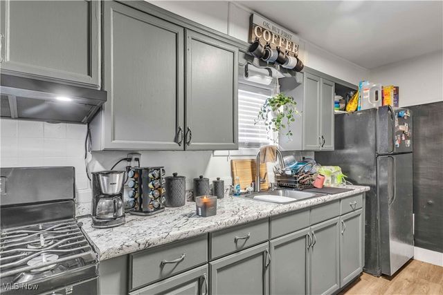 6016 Madison Avenue, Cleveland, OH 44102