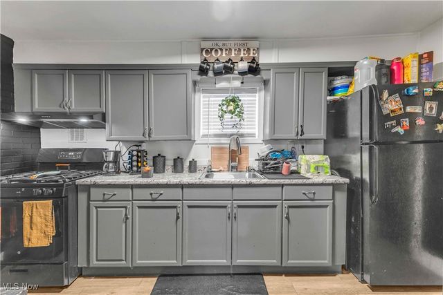 6016 Madison Avenue, Cleveland, OH 44102