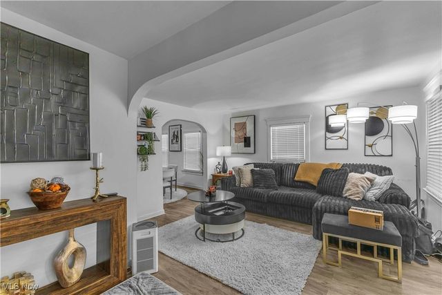 6016 Madison Avenue, Cleveland, OH 44102