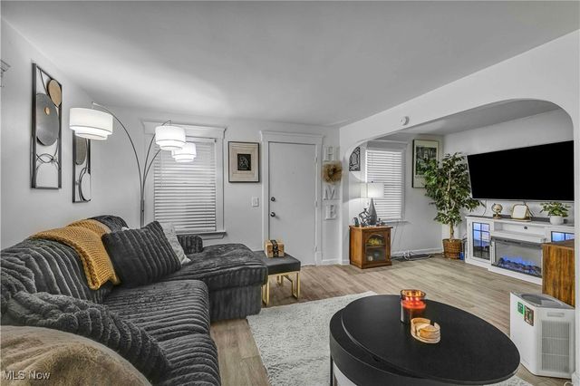 6016 Madison Avenue, Cleveland, OH 44102