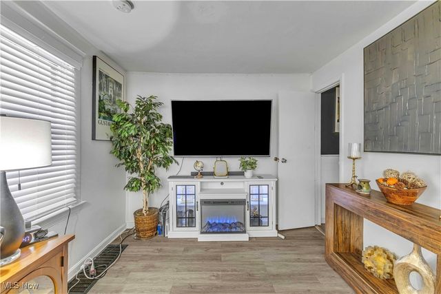 6016 Madison Avenue, Cleveland, OH 44102