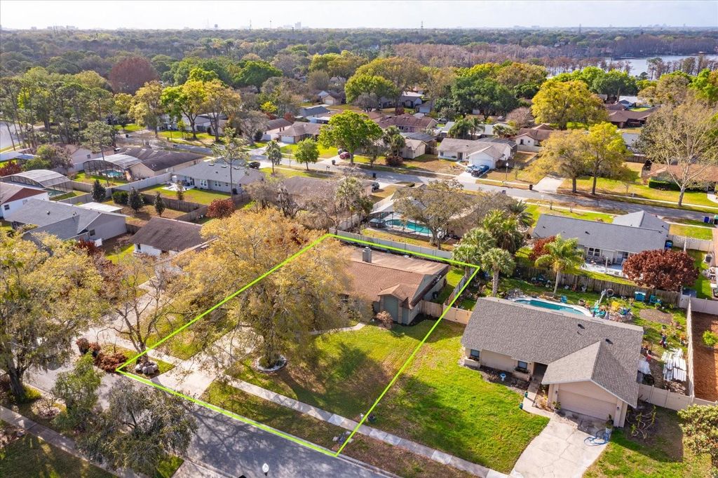 Image 2 of property listing at 9237 SABAL PALM CIRCLE, Windermere, FL 34786